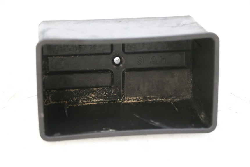 photo de POJEMNIK NA AKUMULATOR PIAGGIO VESPA S 2T 50 (2007 - 2014) - Zoom stanu zużycia