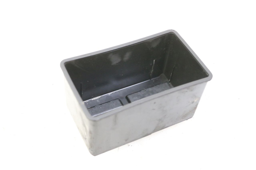 photo de POJEMNIK NA AKUMULATOR PIAGGIO VESPA S 2T 50 (2007 - 2014) - Inny kąt widzenia