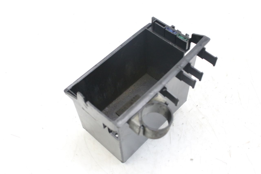 photo de POJEMNIK NA AKUMULATOR DAELIM S2 FI 125 (2008 - 2017) - Inny kąt widzenia