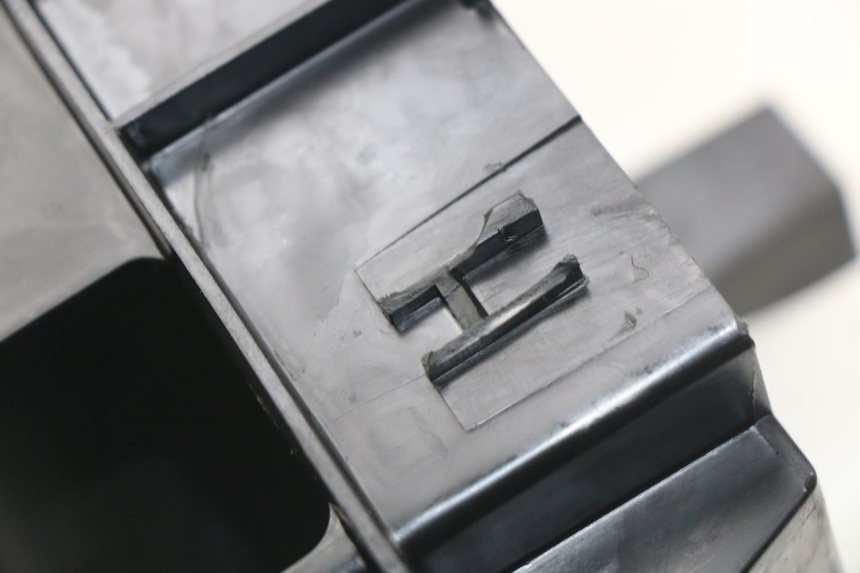 photo de POJEMNIK NA AKUMULATOR PEUGEOT SATELIS 125 (2006 - 2009) - Szczegół części