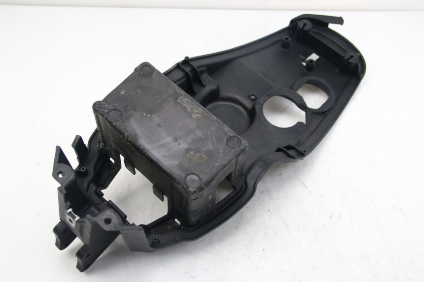 photo de POJEMNIK NA AKUMULATOR APRILIA SCARABEO 4T 50 (2009 - 2017) - Szczegóły charakterystyczne