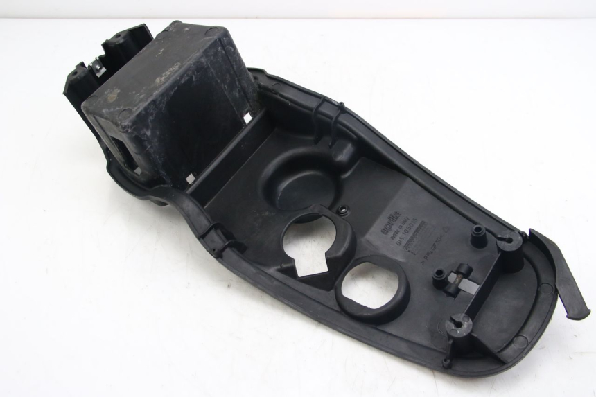 photo de POJEMNIK NA AKUMULATOR APRILIA SCARABEO 4T 50 (2009 - 2017) - Zbliżenie komponentów