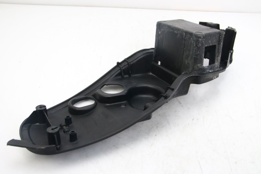 photo de POJEMNIK NA AKUMULATOR APRILIA SCARABEO 4T 50 (2009 - 2017) - Widok z bliska