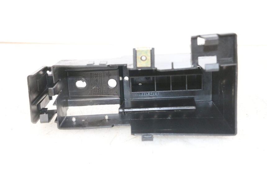 photo de POJEMNIK NA AKUMULATOR PEUGEOT SPEEDFIGHT 2 LC 50 (2000 - 2009) - Inny kąt widzenia