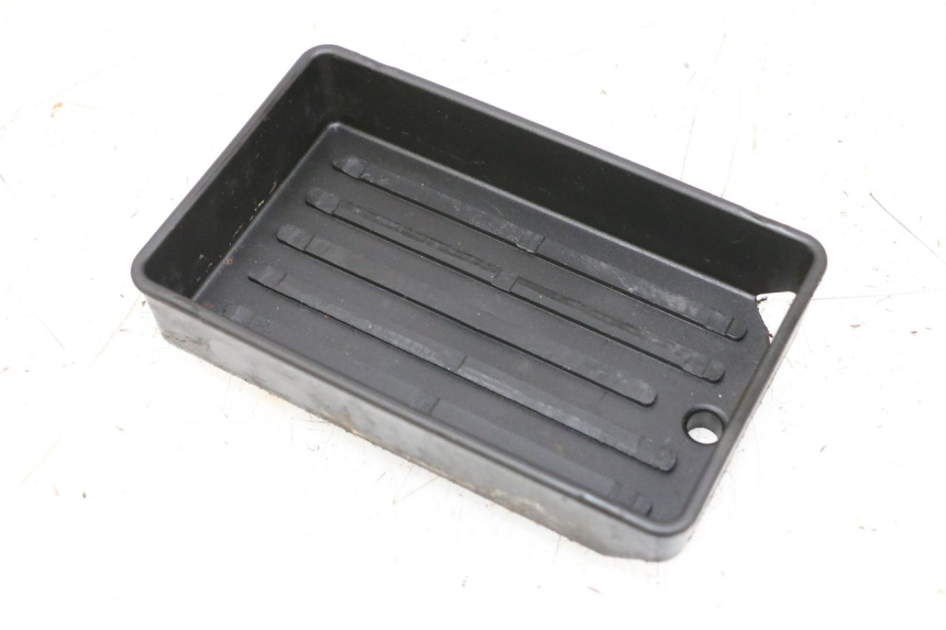 photo de POJEMNIK NA AKUMULATOR PIAGGIO VESPA GTS SUPER IE 125 (2009 - 2016) - Widok główny