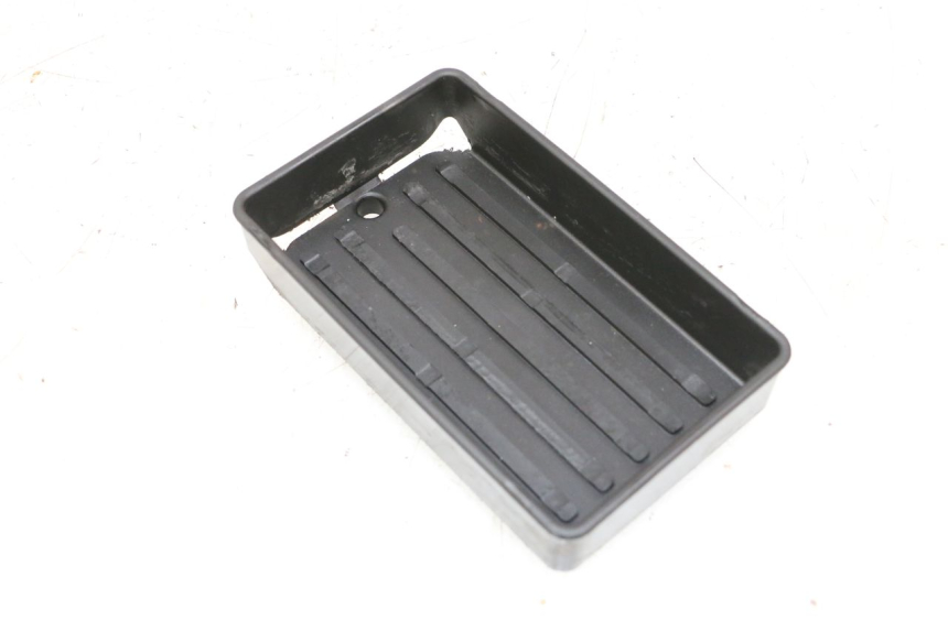 photo de POJEMNIK NA AKUMULATOR PIAGGIO VESPA GTS SUPER IE 125 (2009 - 2016) - Inny kąt widzenia