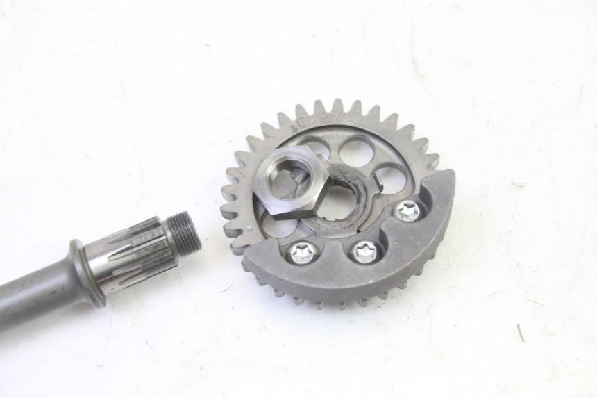 photo de Wahacz silnika YAMAHA YZF YZ-F 450 (2014 - 2016) - Inny kąt widzenia