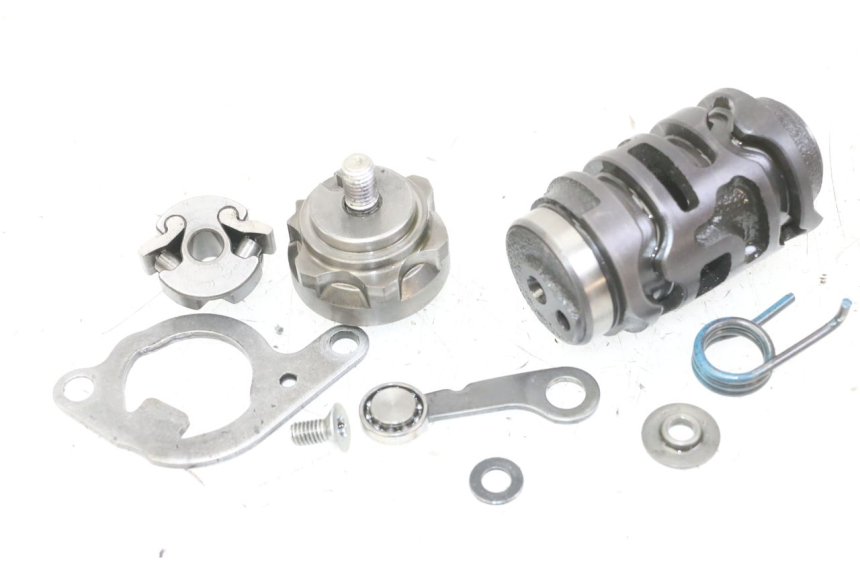 photo de WYBÓR WKŁADKI ZAMKA KAWASAKI KX F KXF 450 (2009 - 2011) - Zbliżenie techniczne