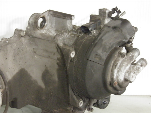 photo de DOLNA CZĘŚĆ SILNIKA PIAGGIO MP3 RL 125 (2006 - 2014) - Inny kąt widzenia