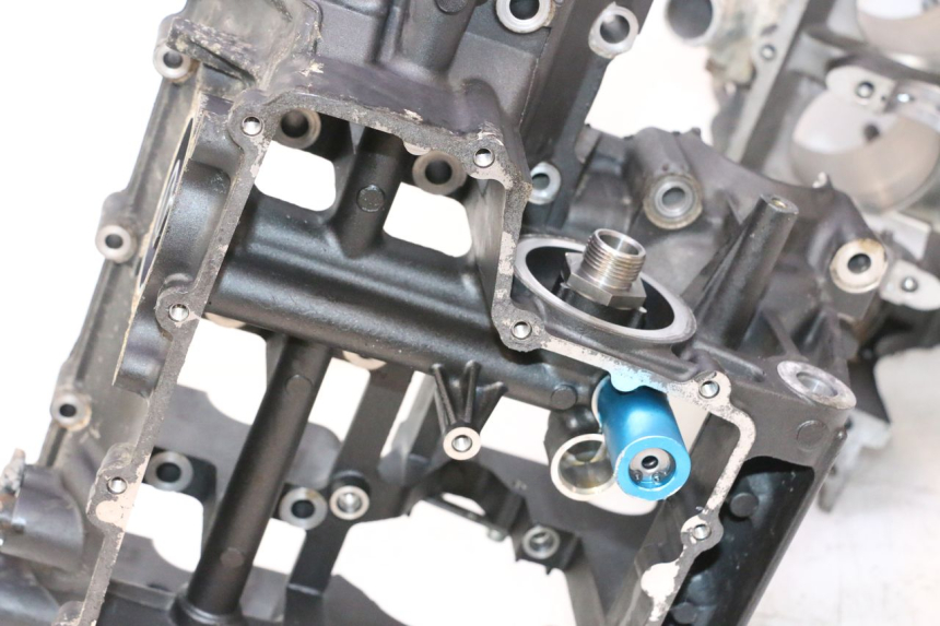 photo de DOLNA CZĘŚĆ SILNIKA YAMAHA YZF R6 600 (2008 - 2009) - Zbliżenie komponentów