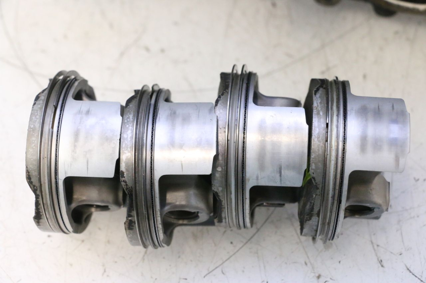 photo de DOLNA CZĘŚĆ SILNIKA YAMAHA YZF R6 600 (2008 - 2009) - Struktura - zbliżenie