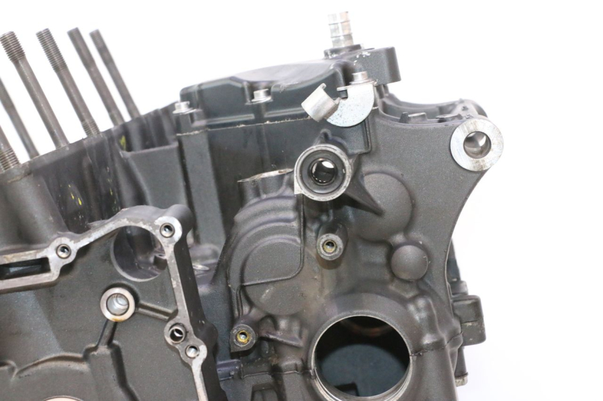 photo de DOLNA CZĘŚĆ SILNIKA YAMAHA YZF R6 600 (2008 - 2009) - Inny kąt widzenia