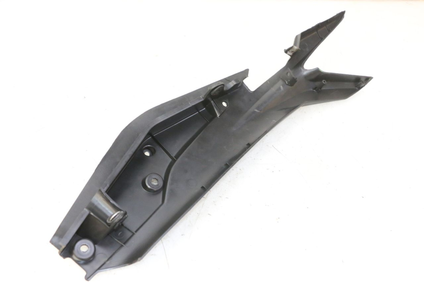 photo de PRAWA TYLNA LISTWA PROGOWA STAHO FH 50 (2018 - 2019) - Zoom stanu zużycia