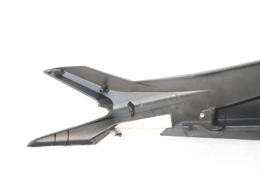 photo de PRAWA TYLNA LISTWA PROGOWA STAHO FH 50 (2018 - 2019) - Zbliżenie techniczne