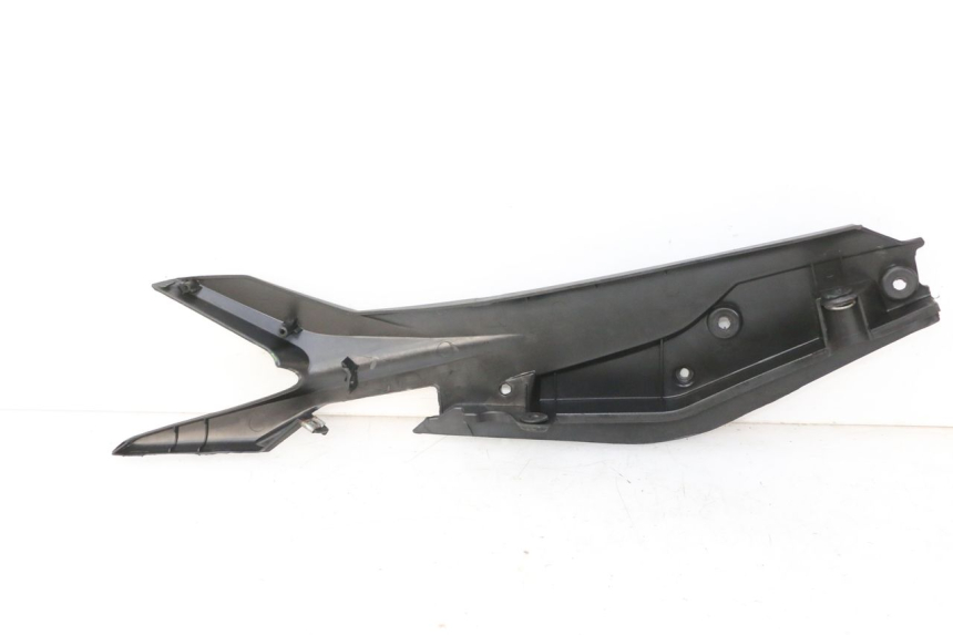 photo de PRAWA TYLNA LISTWA PROGOWA STAHO FH 50 (2018 - 2019) - Punkty mocowania