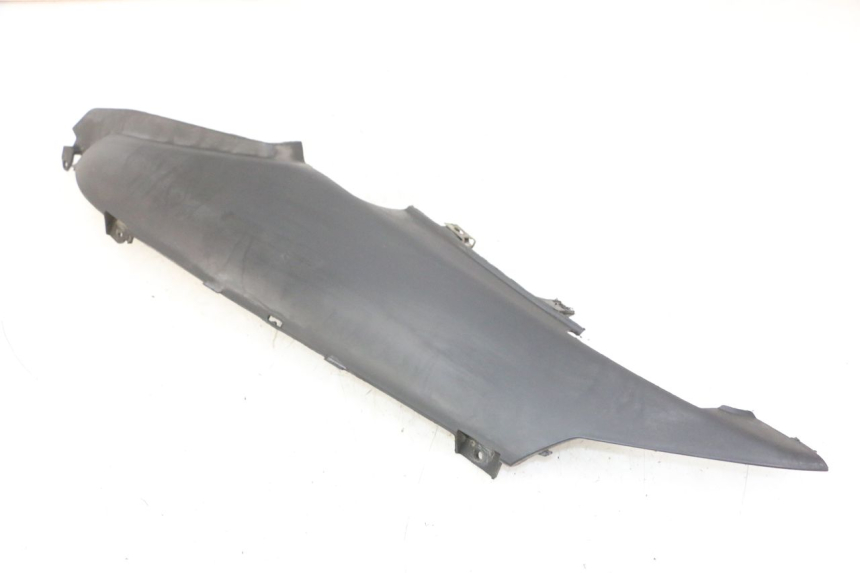 photo de PRAWA TYLNA LISTWA PROGOWA GILERA NEXUS 300 (2008 - 2013) - Inny kąt widzenia