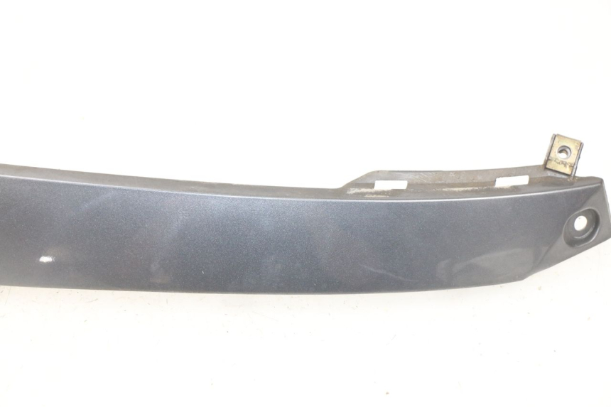 photo de PRAWA TYLNA LISTWA PROGOWA KYMCO LIKE 4T 50 (2009 - 2018) - Stan powierzchni