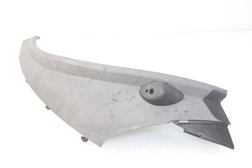 photo de PRAWA TYLNA LISTWA PROGOWA PIAGGIO MP3 LT 400 (2007 - 2012) - Szczegół części