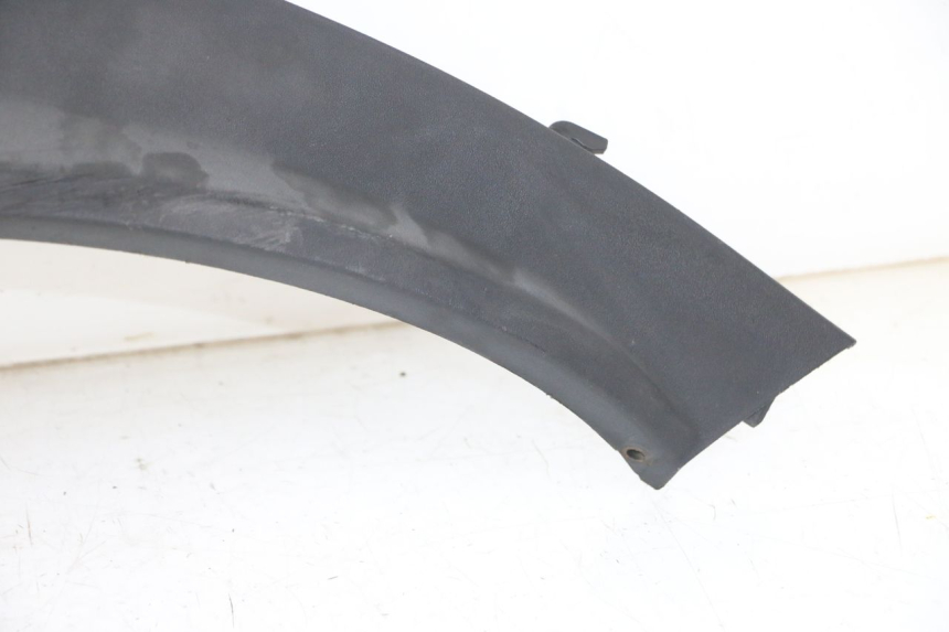 photo de PRAWA TYLNA LISTWA PROGOWA PIAGGIO MP3 LT 300 (2010 - 2016) - Szczegóły charakterystyczne