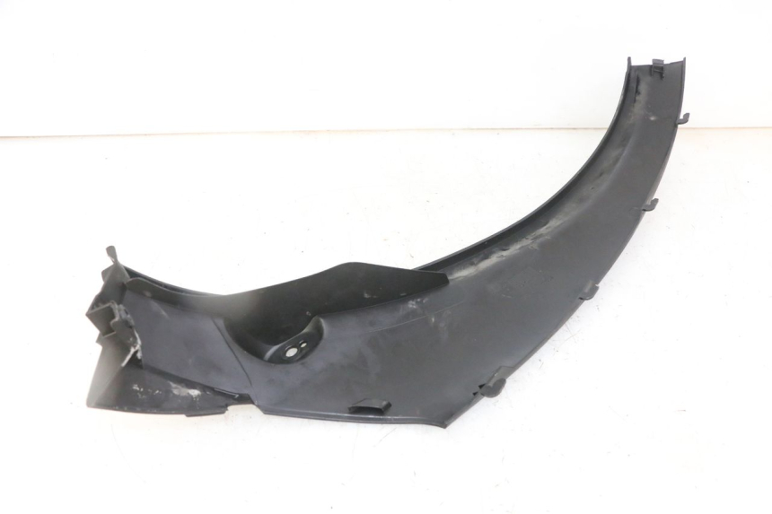 photo de PRAWA TYLNA LISTWA PROGOWA PIAGGIO MP3 LT 300 (2010 - 2016) - Zbliżenie techniczne