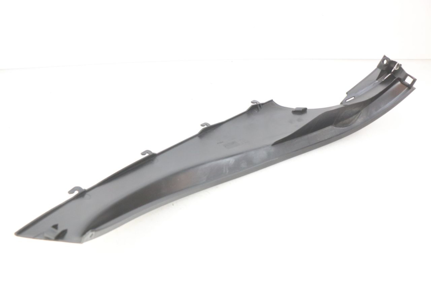 photo de PRAWA TYLNA LISTWA PROGOWA PIAGGIO MP3 500 (2011 - 2015) - Szczegół części