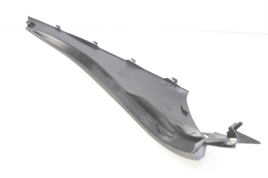 photo de PRAWA TYLNA LISTWA PROGOWA PIAGGIO MP3 500 (2011 - 2015) - Zoom stanu zużycia