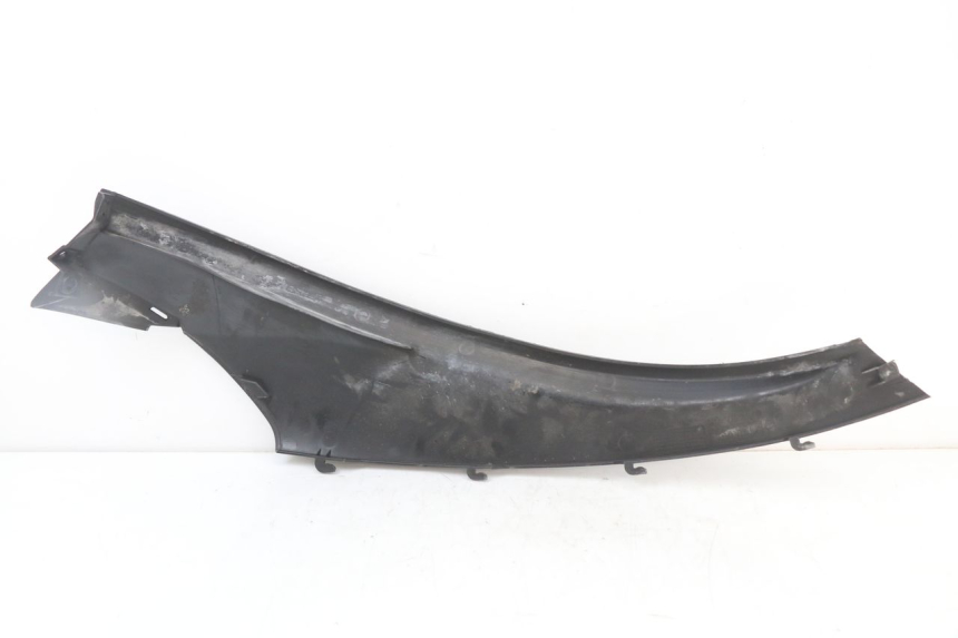 photo de PRAWA TYLNA LISTWA PROGOWA PIAGGIO MP3 125 (2006 - 2014) - Zbliżenie techniczne