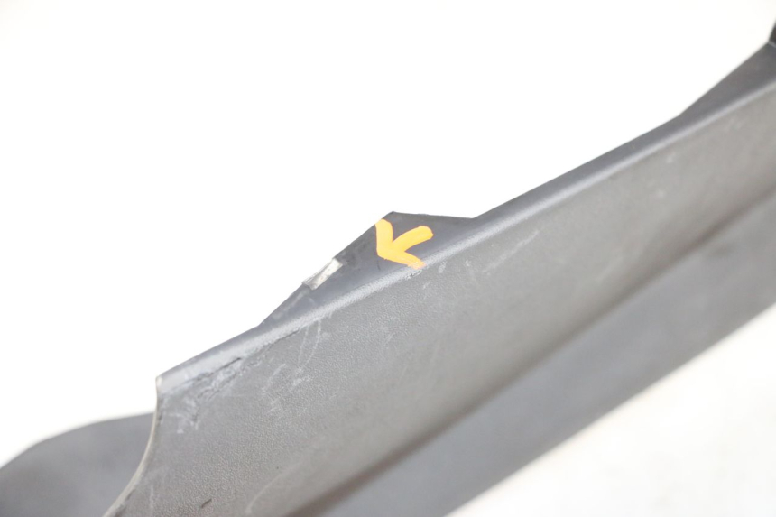 photo de PRAWA TYLNA LISTWA PROGOWA PIAGGIO MP3 RL 250 (2006 - 2010) - Zoom stanu zużycia