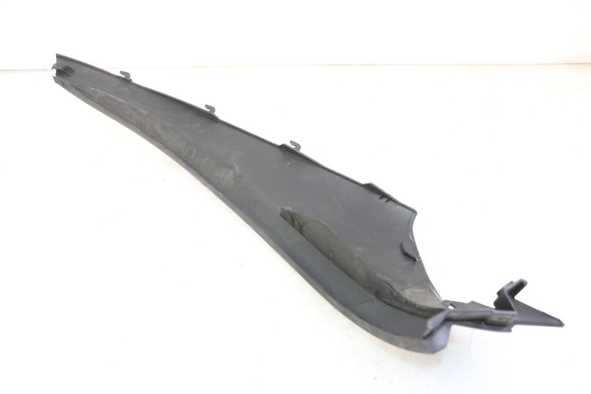 photo de PRAWA TYLNA LISTWA PROGOWA PIAGGIO MP3 RL 250 (2006 - 2010) - Inny kąt widzenia