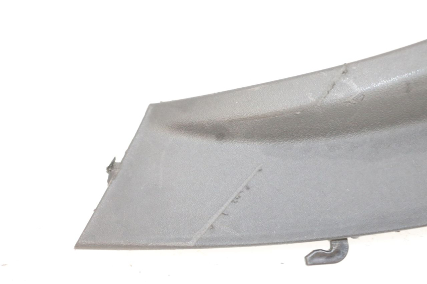 photo de PRAWA TYLNA LISTWA PROGOWA PIAGGIO MP3 RL 250 (2006 - 2010) - Stan powierzchni