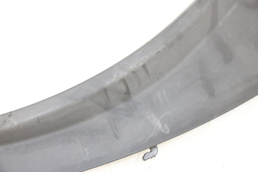 photo de PRAWA TYLNA LISTWA PROGOWA PIAGGIO MP3 RL 250 (2006 - 2010) - Część sprawdzona