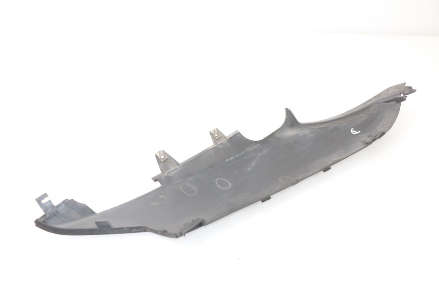 photo de PRAWA TYLNA LISTWA PROGOWA GILERA NEXUS 125 (2009 - 2013) - Szczegół części