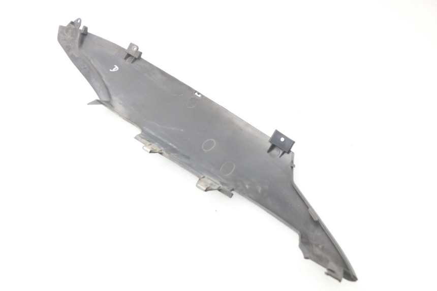 photo de PRAWA TYLNA LISTWA PROGOWA GILERA NEXUS 125 (2009 - 2013) - Zoom stanu zużycia