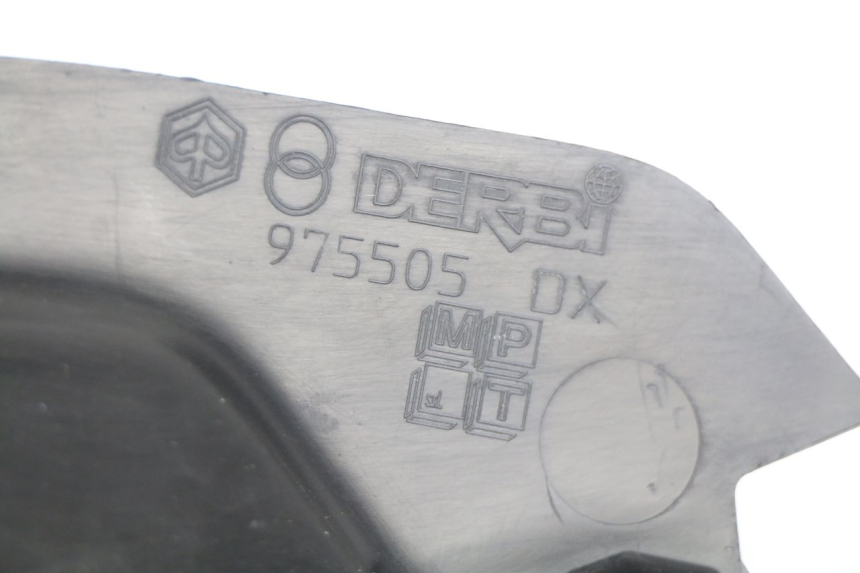 photo de PRAWA TYLNA LISTWA PROGOWA GILERA NEXUS 125 (2009 - 2013) - Szczegół części