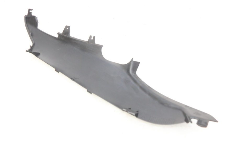 photo de PRAWA TYLNA LISTWA PROGOWA GILERA NEXUS 125 (2009 - 2013) - Inny kąt widzenia