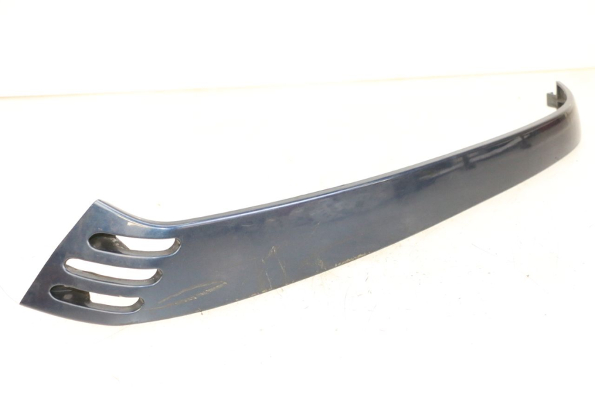 photo de PRAWA TYLNA LISTWA PROGOWA PIAGGIO VESPA LX 150 (2005 - 2013) - Widok główny