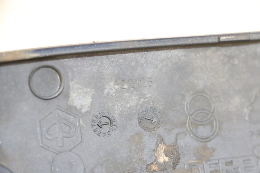 photo de PRAWA TYLNA LISTWA PROGOWA PIAGGIO VESPA LX 150 (2005 - 2013) - Szczegół części