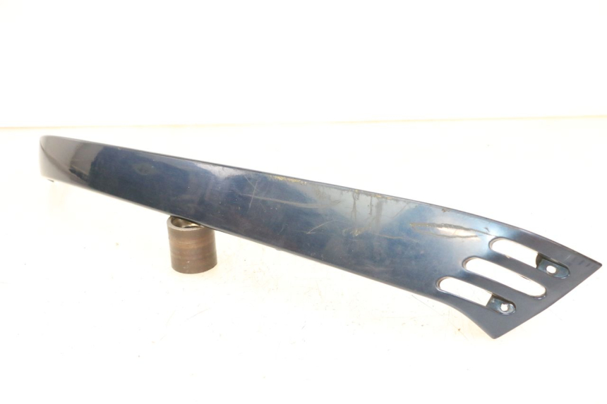 photo de PRAWA TYLNA LISTWA PROGOWA PIAGGIO VESPA LX 150 (2005 - 2013) - Inny kąt widzenia