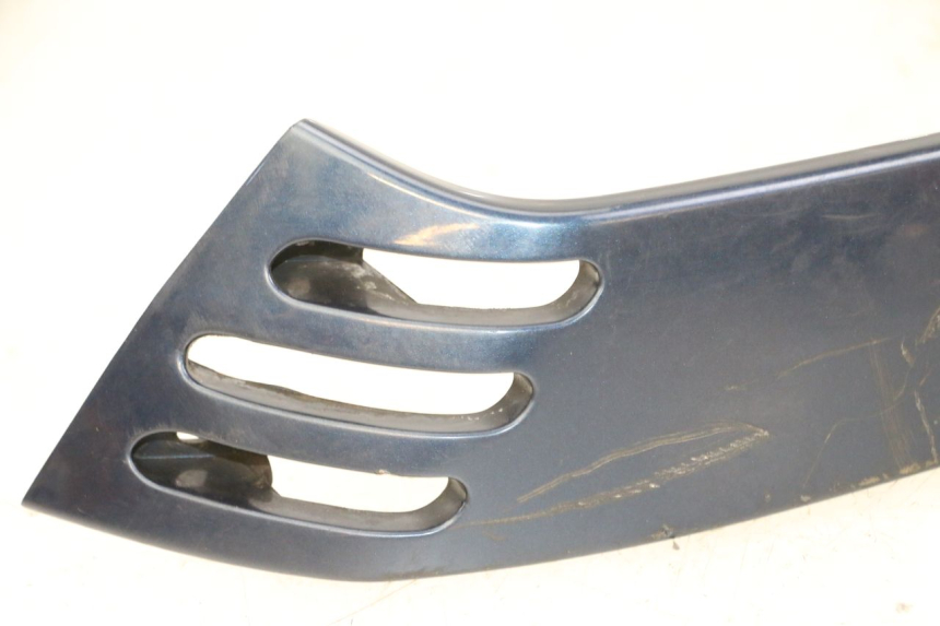 photo de PRAWA TYLNA LISTWA PROGOWA PIAGGIO VESPA LX 150 (2005 - 2013) - Oznaczenia i referencje