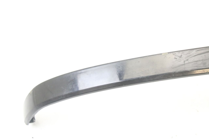 photo de PRAWA TYLNA LISTWA PROGOWA PIAGGIO VESPA LX 2T 50 (2005 - 2013) - Szczegół części