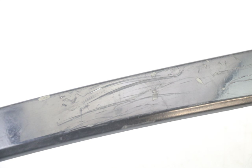 photo de PRAWA TYLNA LISTWA PROGOWA PIAGGIO VESPA LX 2T 50 (2005 - 2013) - Zoom stanu zużycia