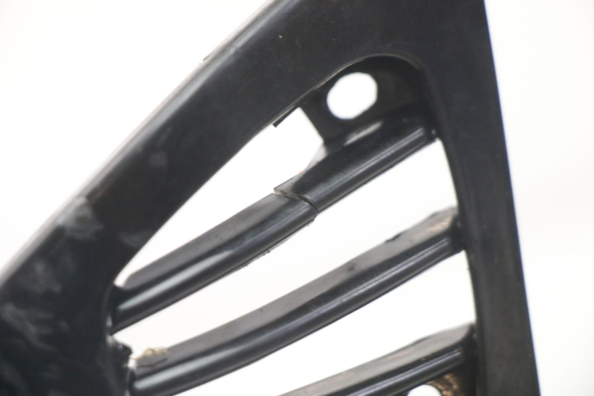 photo de PRAWA TYLNA LISTWA PROGOWA PIAGGIO VESPA LX 2T 50 (2005 - 2013) - Punkty mocowania