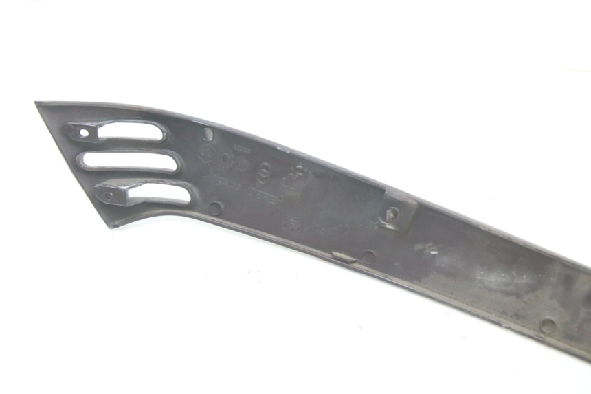 photo de PRAWA TYLNA LISTWA PROGOWA PIAGGIO VESPA LX IE 125 (2010 - 2012) - Część sprawdzona