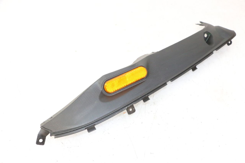 photo de PRAWA TYLNA LISTWA PROGOWA GILERA RUNNER SP 50 (2009 - 2017) - Widok główny