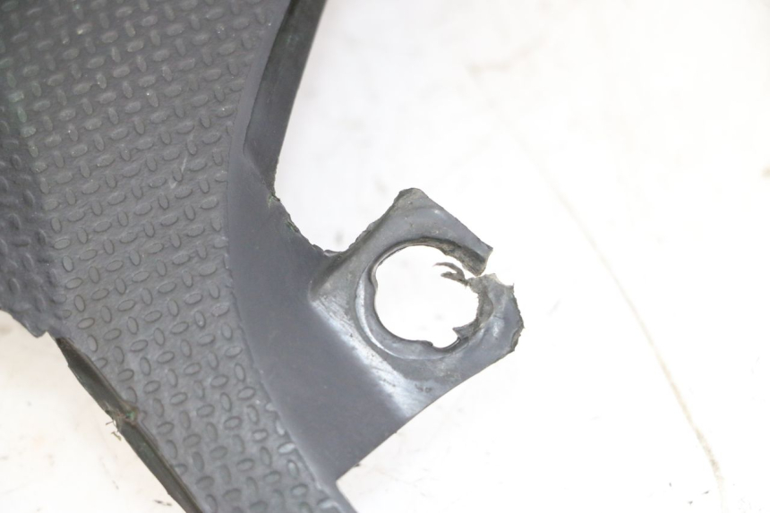 photo de PRAWA TYLNA LISTWA PROGOWA GILERA RUNNER SP 50 (2009 - 2017) - Zbliżenie techniczne