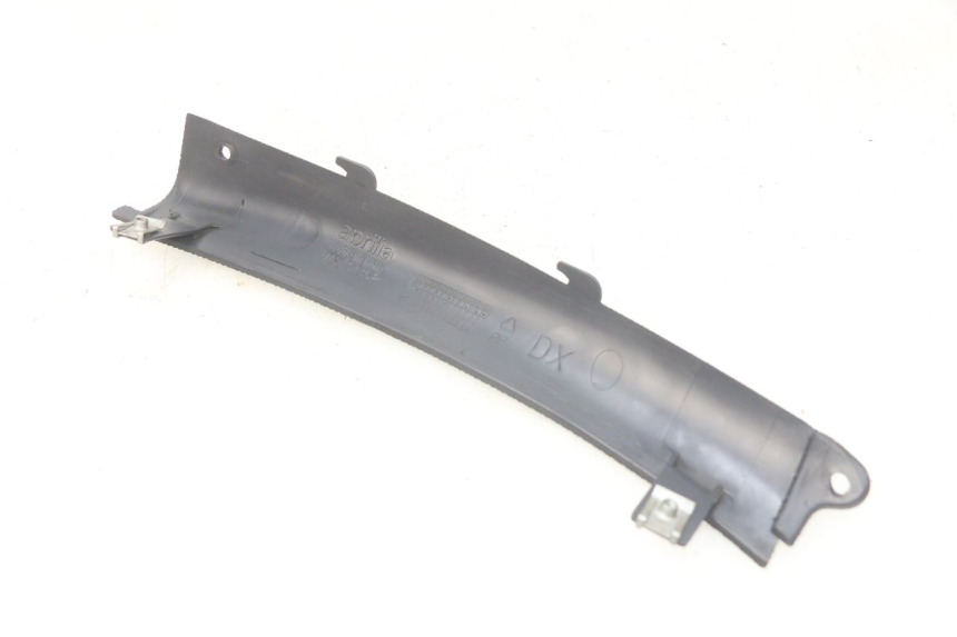 photo de PRAWA TYLNA LISTWA PROGOWA APRILIA SR LC 50 (1997 - 2004) - Szczegół części