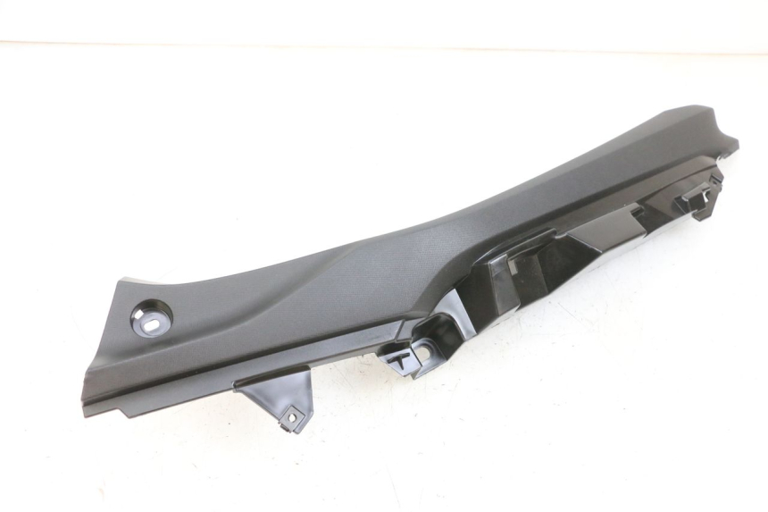 photo de PRAWA TYLNA LISTWA PROGOWA YAMAHA TRICITY 300 (2020 - 2024) - Widok główny