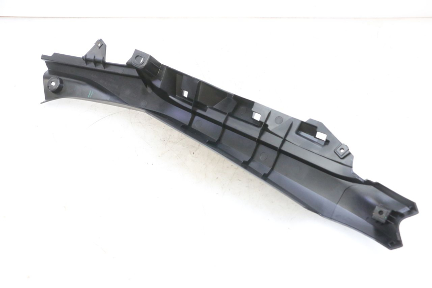 photo de PRAWA TYLNA LISTWA PROGOWA YAMAHA TRICITY 300 (2020 - 2024) - Szczegół części