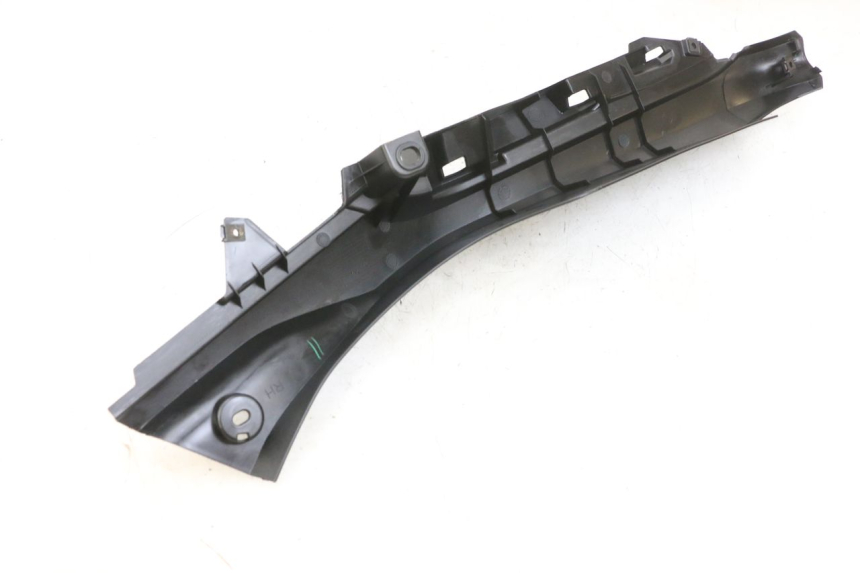 photo de PRAWA TYLNA LISTWA PROGOWA YAMAHA TRICITY 300 (2020 - 2024) - Zoom stanu zużycia