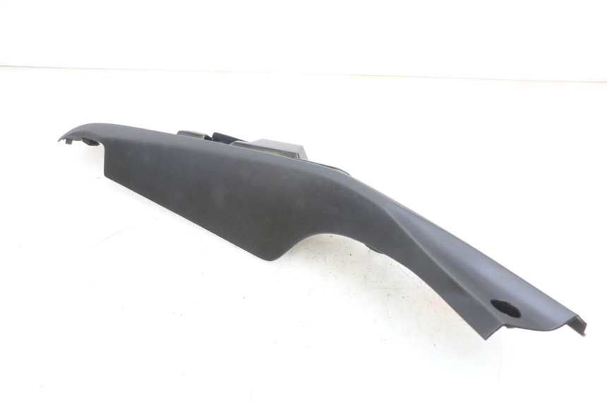 photo de PRAWA TYLNA LISTWA PROGOWA YAMAHA TRICITY 300 (2020 - 2024) - Inny kąt widzenia